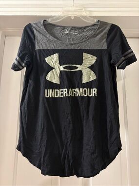Under Armour Women’s Short Sleeve Shirt Size XS EUC